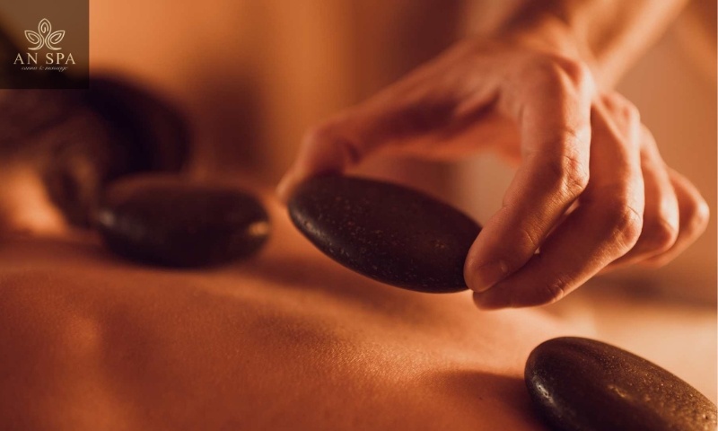bước cốt lõi trong quy trình massage đá nóng