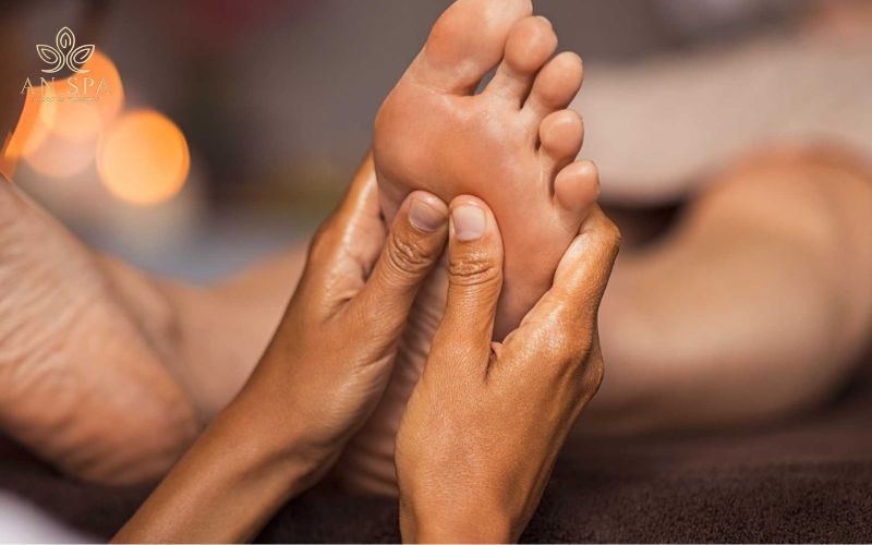 massage lòng bàn chân