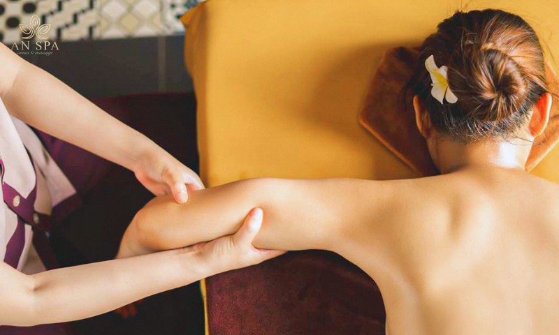 ai không nên massage vật lý trị liệu