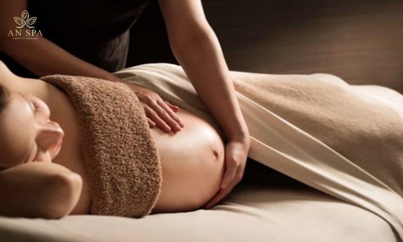 thai phụ thư giãn với liệu pháp massage