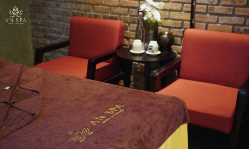 khăn và ga giường sạch được chuẩn bị tại spa