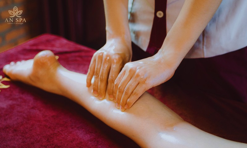 massage bắp chân thư giãn tại spa