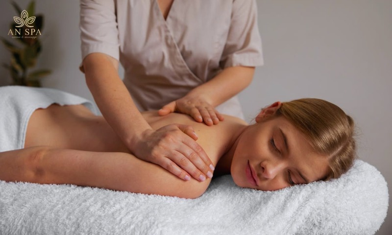 massage thụy điển hỗ trợ giảm đau vai gáy