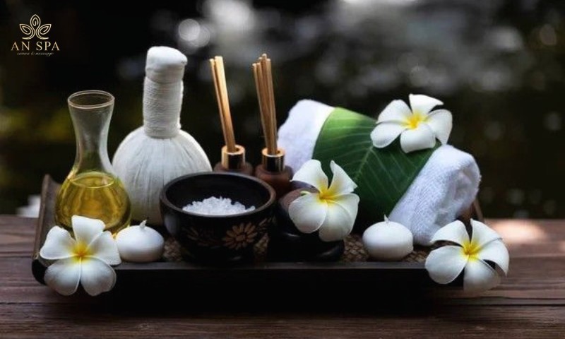 chuẩn bị khăn mềm, tinh dầu và không gian yên tĩnh