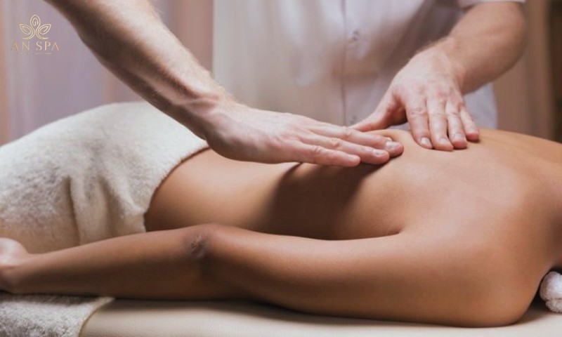 kỹ thuật massage trị liệu vùng lưng dưới