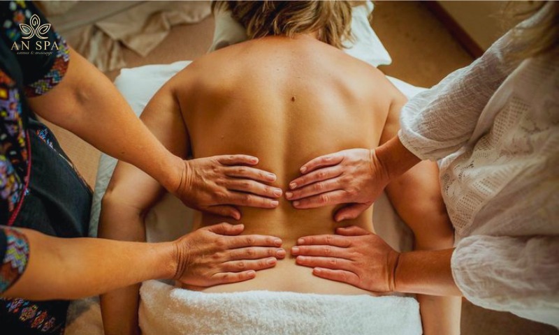 massage bốn tay thư giãn cho cơ thể và tinh thần