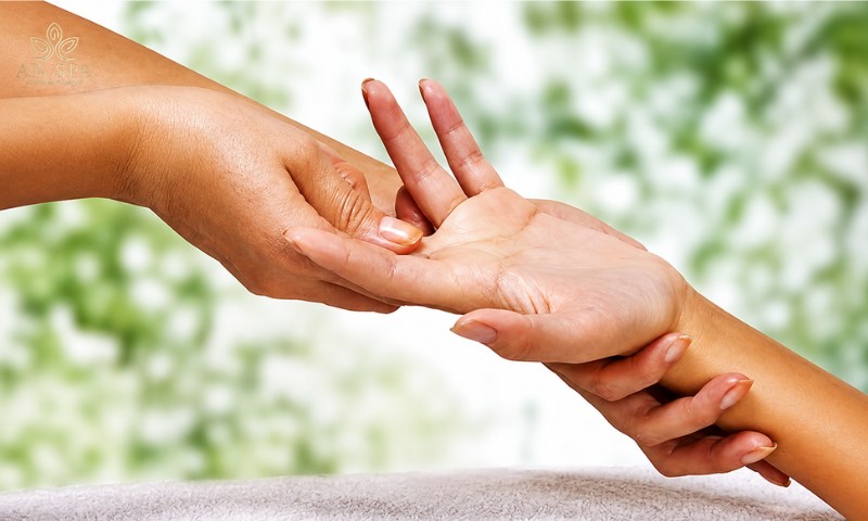 massage ngón tay giúp thư giãn và hỗ trợ lưu thông máu