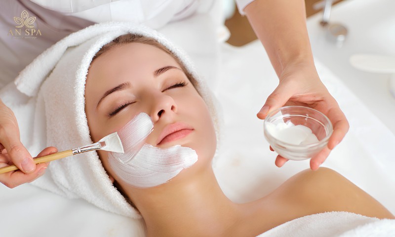các bước massage mặt bằng sữa chua không đường
