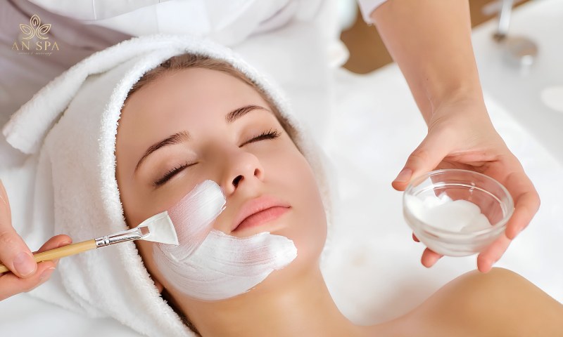 massage mặt bằng sữa tươi giúp da mềm mại
