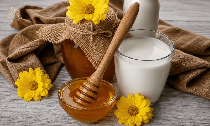 massage mặt bằng sữa tươi và mật ong