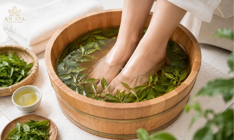 lợi ích của nước trà xanh đối với sức khỏe bàn chân