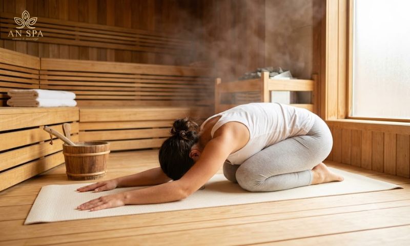 tư thế yoga childs pose khi xông hơi